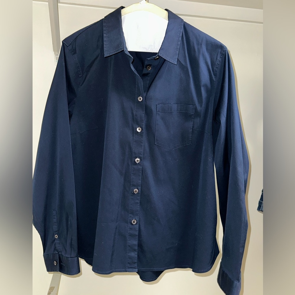 Banana Republic Classic Navy Button Down with Pocket - Picture 4 of 5